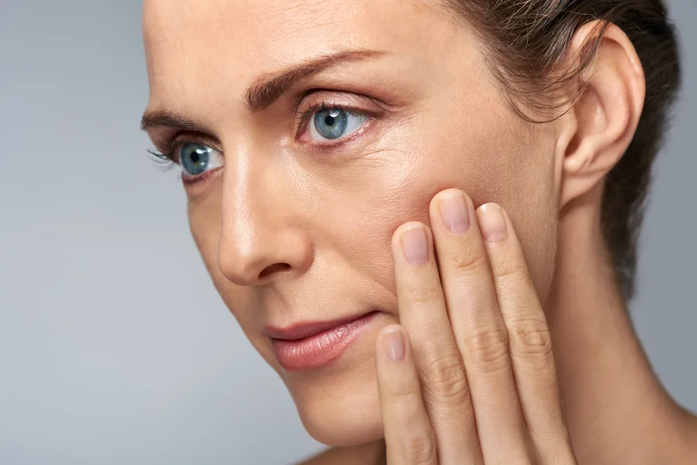 Early skin aging treatment in Dubai — Dr Azra Vaziri assessing early collagen change before a regenerative protocol